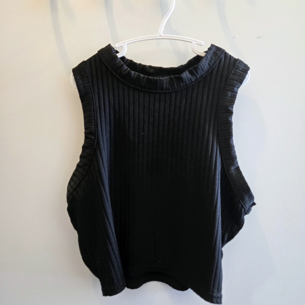 Black Ribbed Crop Top